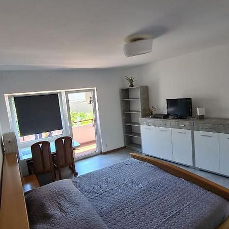 Ferienwohnung Mit Balkon In Krumpendorf Eksteriør bilde